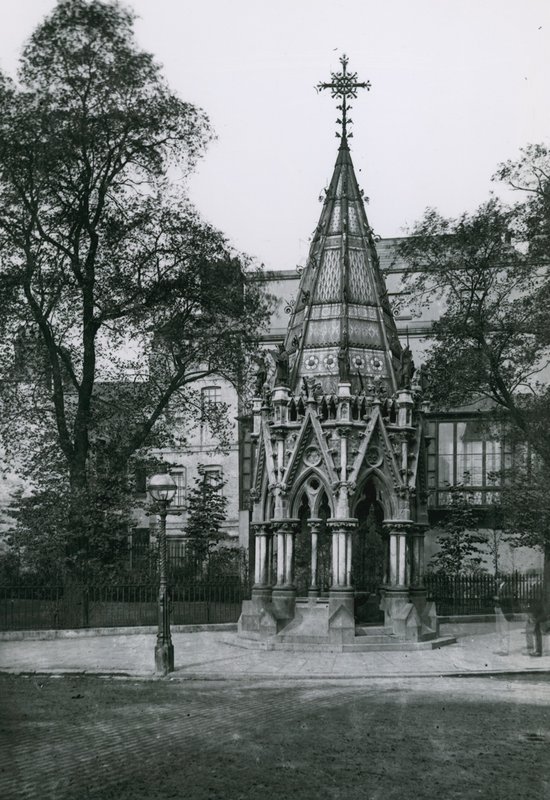 The Buxton Memorial Drinking Fountain, St Margarets Westminster av English School