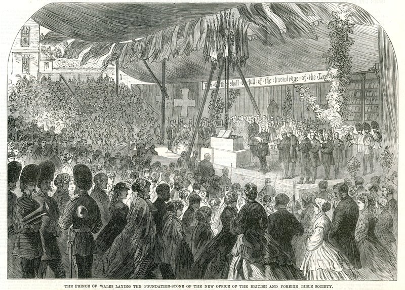 Prinsen av Wales legger grunnsteinen til det nye kontoret til British and Foreign Bible Society av English School
