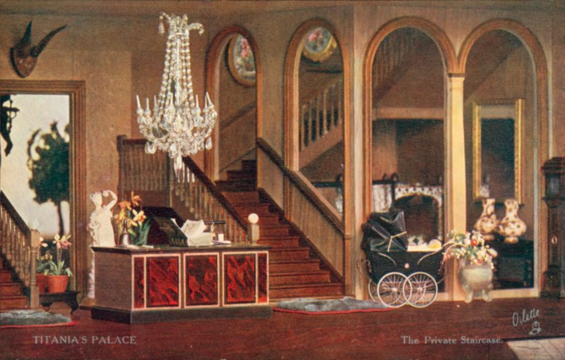 Den private trappen, Titanias palass (farge litho) av English School