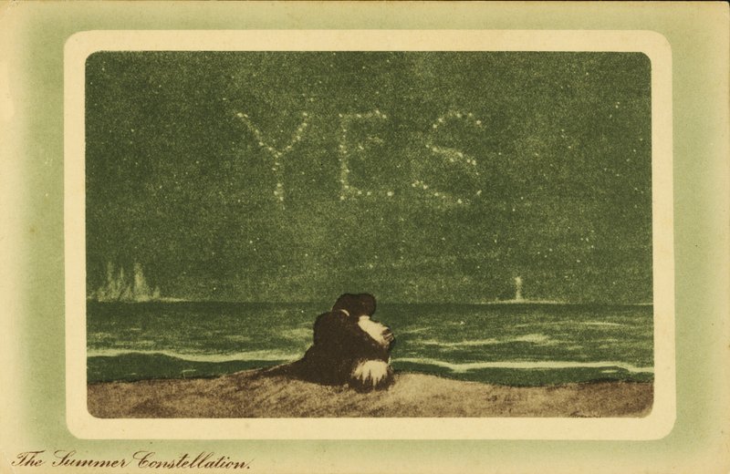 Sommerkonstellasjonene: elskere på en strand om natten og ser på stjernene (farge litho) av English School
