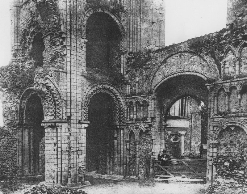 Castle Acre Priory, Norfolk, interiøret i West End of Church (s/hvitt-bilde) av European Photographer