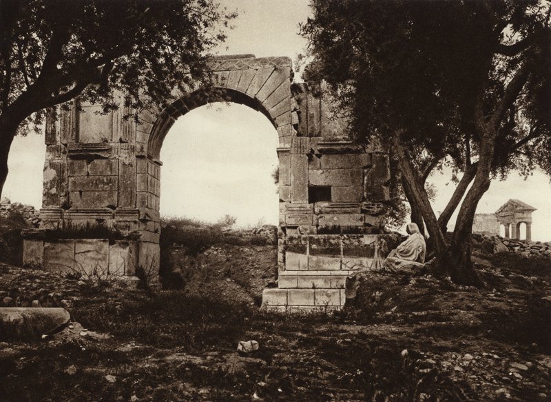 Dougga, triumfbuen til Alexander Severus (s/hvitt-bilde) av European Photographer