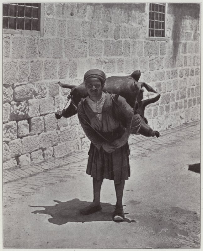 Jerusalem, en vannbærer (s/hvitt bilde) av European Photographer