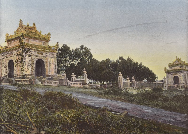 Nekropolis til kong Dong-Khanhs far av European Photographer