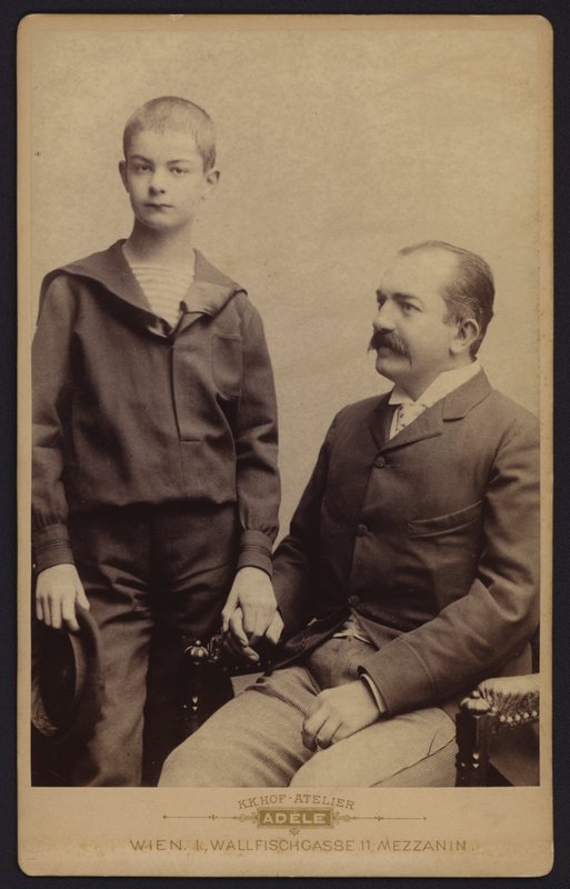 Portrett, kong Milan Obrenovic av Serbia, med sønnen Alexander (s/hv-bilde) av European Photographer