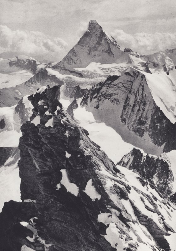 Pennine Alps: A Gendarme on the Zinal Rothhorn (s/hv-bilde) av Francis Sydney Smythe