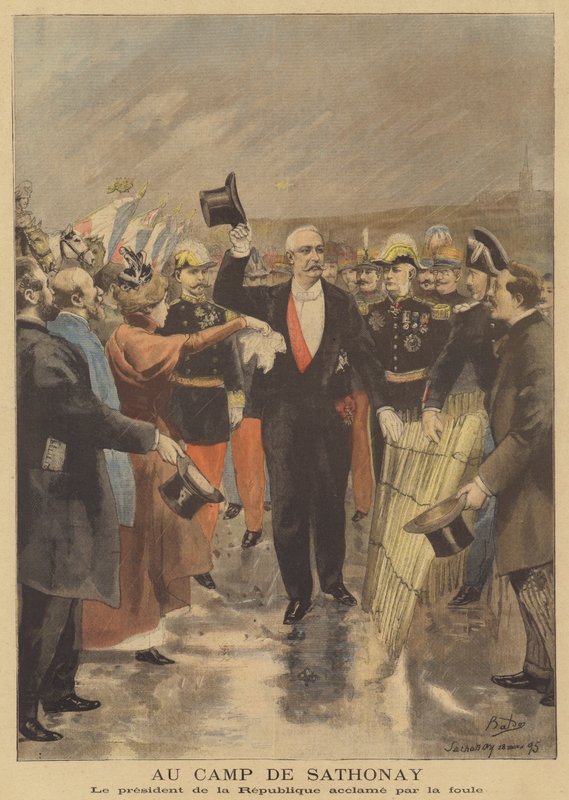 President Faure hyllet av publikum på Camp de Sathonay av French School