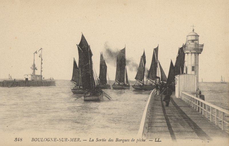Boulogne-sur-Mer, forlater fiskebåtene (s/hvitt-bilde) av French Photographer