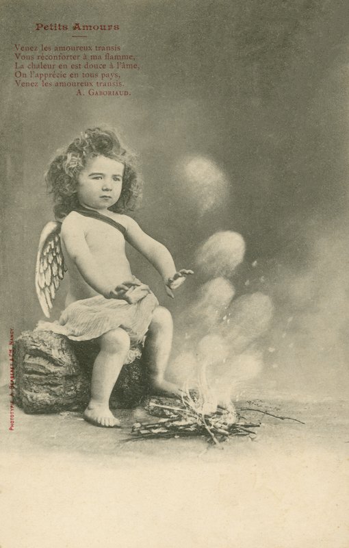 Kjerub som sitter ved bål (s/hvitt bilde) av French Photographer