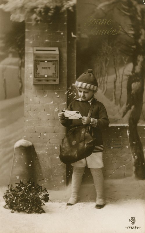 Barn i ferd med å poste brev av French Photographer