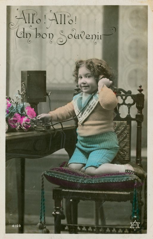 Barn bruker telefon av French Photographer