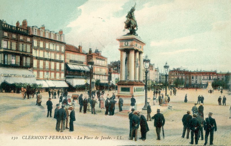 Clermont-Ferrand, Place De Jaude av French Photographer