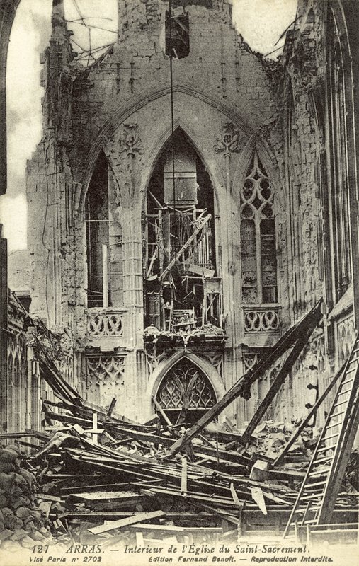 Skadet interiør i Saint-Sacrement-kirken, Arras, Frankrike, første verdenskrig (s/hv-bilde) av French Photographer