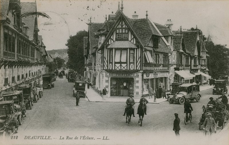 Deauville, Rue de lEcluse. Postkort sendt i 1913. av French Photographer