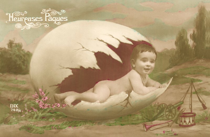 Påskekort som viser babyen som kommer ut av et stort egg av French Photographer