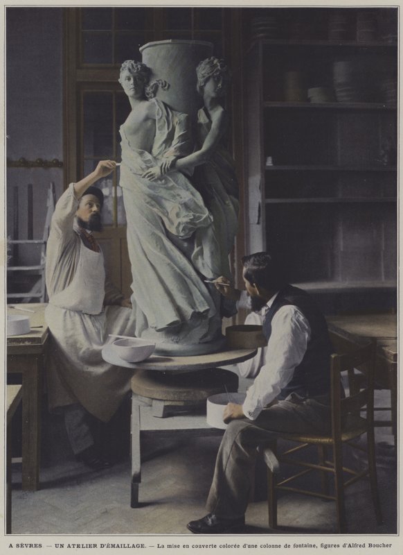 Emaljeringsverksted ved Sevres porselensfabrikk, Frankrike (fargebilde) av French Photographer