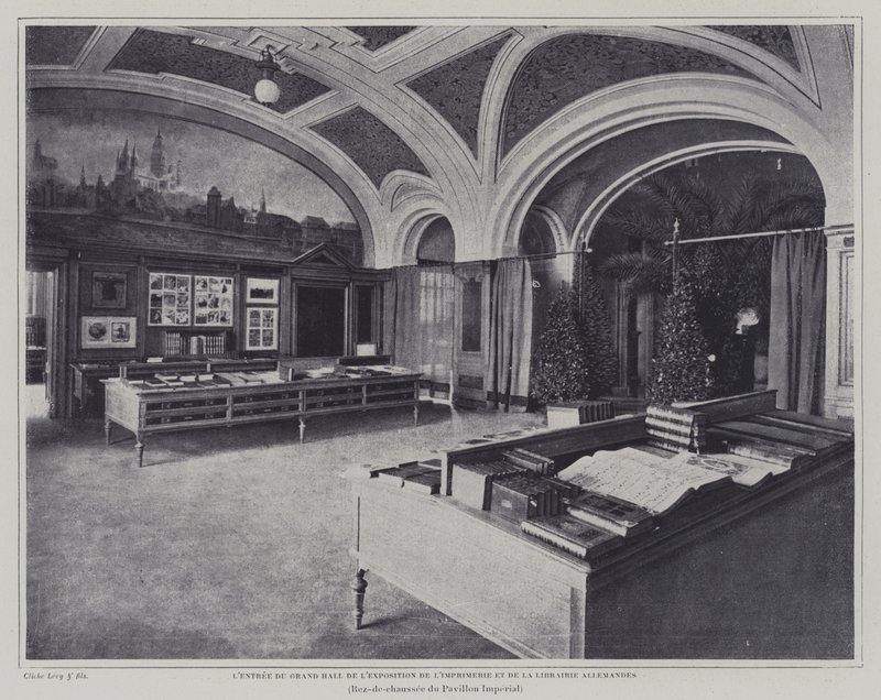 Inngang til den store salen til utstillingen for trykking og bøker i den tyske paviljongen på Exposition Universelle 1900, Paris (s/hv-foto) av French Photographer