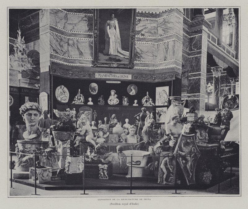 Utstilling av varer fra Signa-fabrikken, Firenze, i den italienske paviljongen på Exposition Universelle 1900, Paris (s/hv-bilde) av French Photographer
