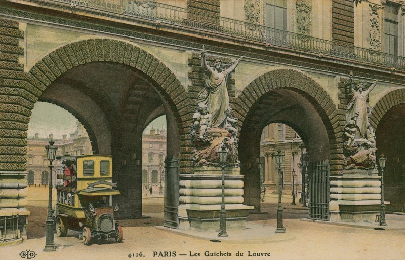 Portene til Louvre i Paris, Frankrike. Postkort sendt i 1913. av French Photographer
