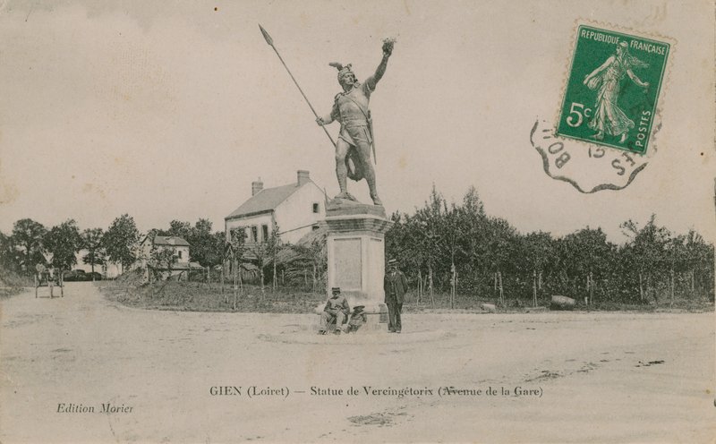 Gien (Loiret), Statue av Vercingetorix. Postkort sendt i 1913. av French Photographer