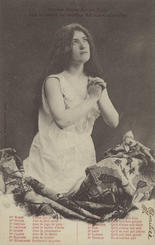 Jente ber (s/hvitt bilde) av French Photographer