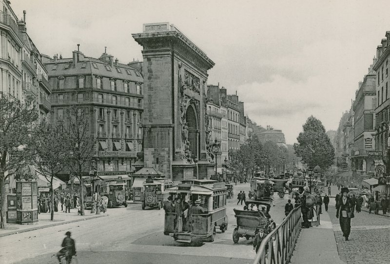 La Porte et le Boulevard Saint-Denis, Saint-Denis-porten og boulevarden (fotogravyr) av French Photographer