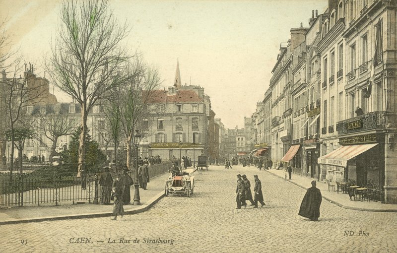 Rue de Strasbourg, Caen (fargebilde) av French Photographer