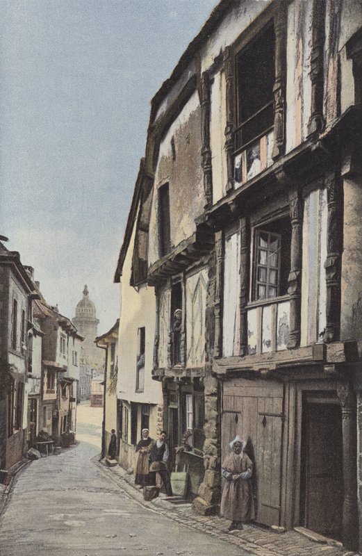 Lamballe, gate som fører til kirken av French Photographer