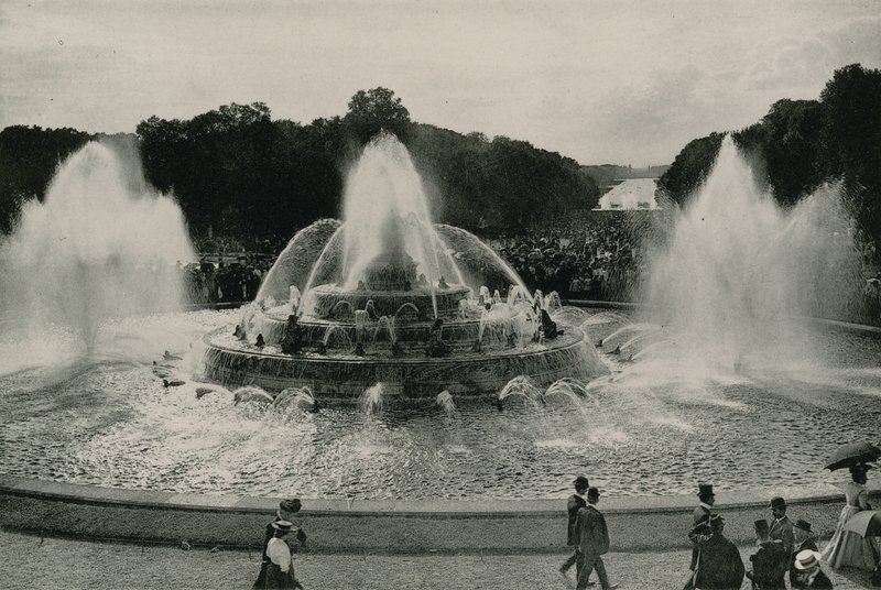Latona-fontenen og det grønne teppet, Latons-fontenen og det grønne teppet (fotogravyr) av French Photographer