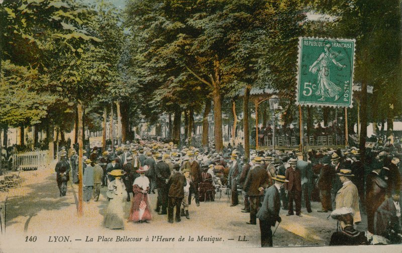 Lyon, Place Bellecour på Music Hour av French Photographer