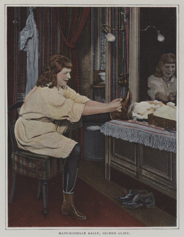 Mademoiselle Salle, andre sujet, i garderoben hennes (fargebilde) av French Photographer