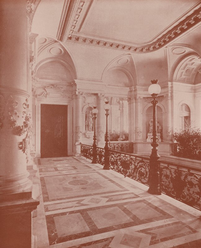 Paris: En vestibyle i Hotel de Ville (s/hvitt-bilde) av French Photographer