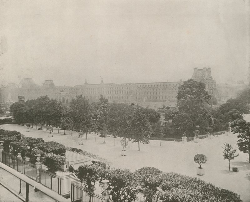 Paris: Hage overfor Tuileries-palasset (s/hvitt-bilde) av French Photographer