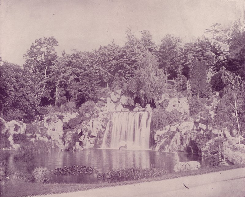 Paris: Grand Cascade i Bois de Boulogne (s/hvitt bilde) av French Photographer