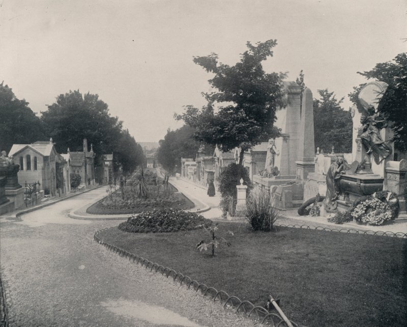 Paris: Principal Avenue på Pere-Lachaise kirkegård (s/hvitt bilde) av French Photographer