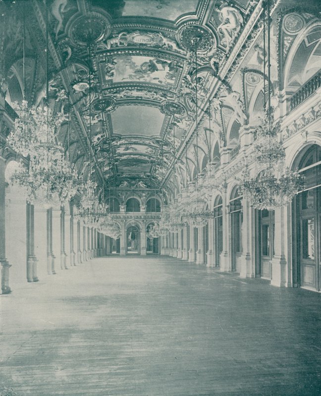 Paris: The Ball-Room, Hotel de Ville (s/hvitt-bilde) av French Photographer
