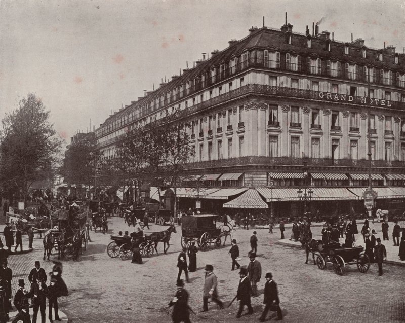 Paris: The Grand Hotel og Cafe de la Paix (s/hvitt-bilde) av French Photographer