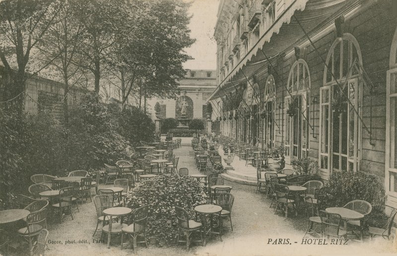 Uteplass til Hotel Ritz, Paris. Postkort sendt i 1913. av French Photographer