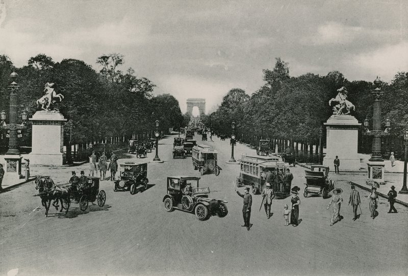 Perspektiv av Avenue des Champs-Elysees, Perspektiv på Champs-Elysees Avenue (fotogravure) av French Photographer