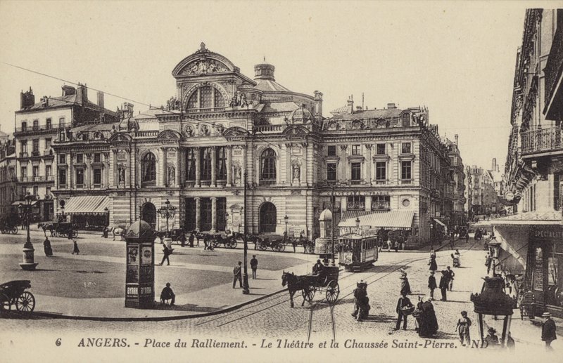 Place du Ralliement, teatret og Chaussee Saint-Pierre, Angers, Frankrike av French Photographer