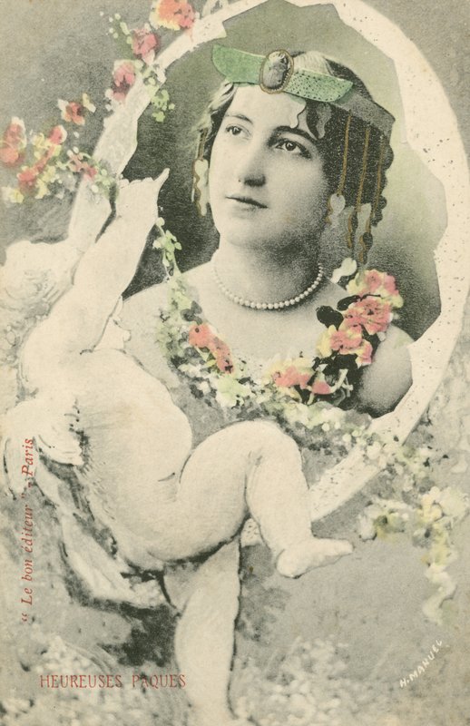 Portrett av en kvinne innrammet av en kjerub (fargefoto) av French Photographer