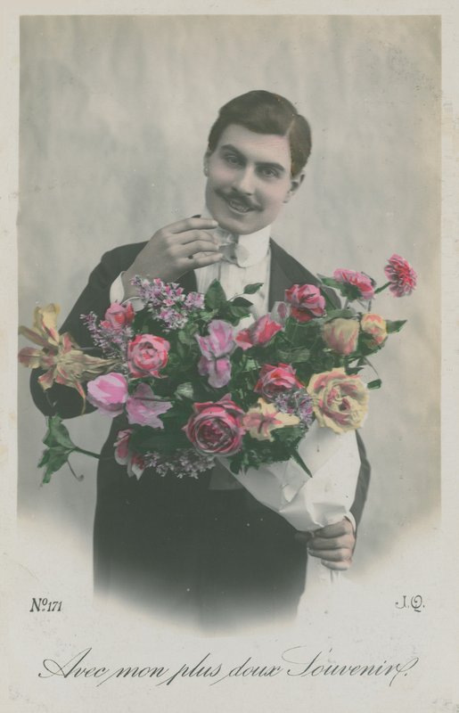 Postkort av en mann som holder en bukett blomster, sendt i 1913 (håndfarget bilde) av French Photographer