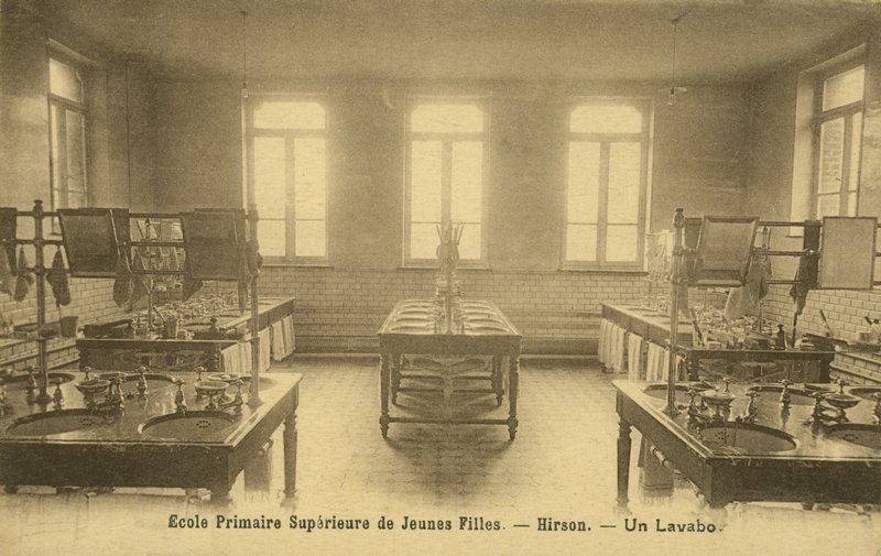 Barneskolebad, Hirson (s/hvitt-bilde) av French Photographer