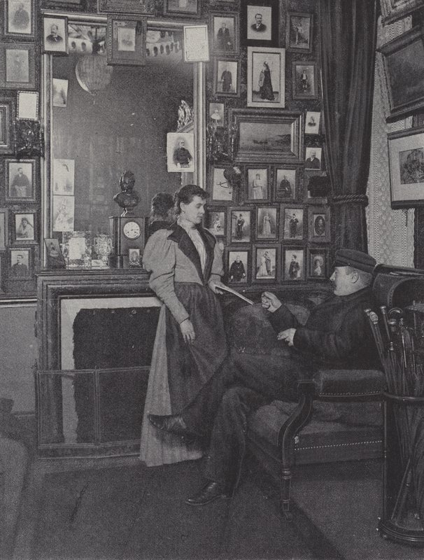 Rom i Palais Garnier i Paris fylt med portretter av utøvere (s/hv-bilde) av French Photographer