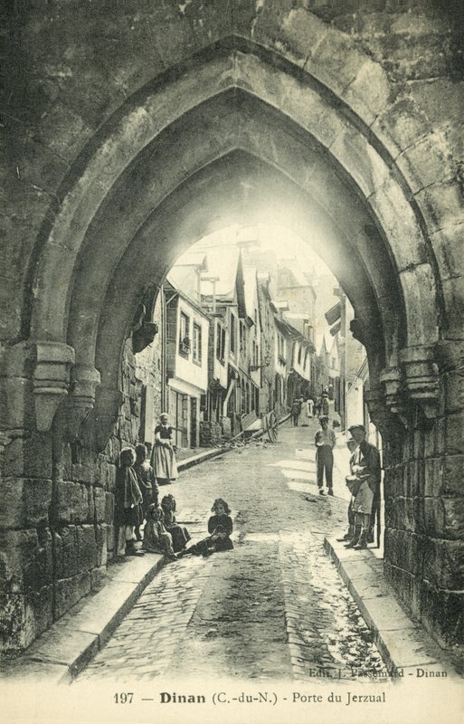 Rue du Jezual, Dinan (s/h-bilde) av French Photographer