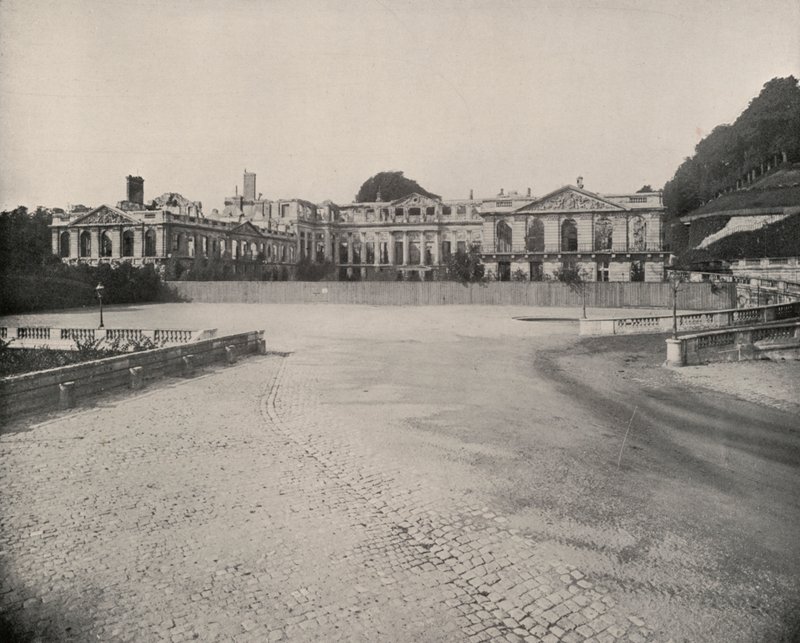 Ruinene av Palace of St Cloud (s/hvitt bilde) av French Photographer