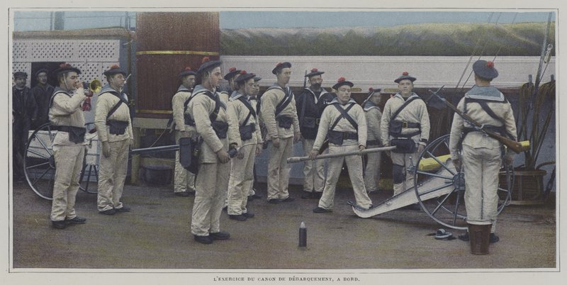 Sjømenn gjennomfører en øvelse med en landingspistol om bord på et skip (fargebilde) av French Photographer