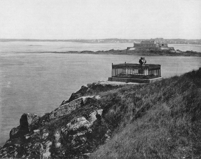 Saint-Malo - The Tomb of Chateaubbiand (s/hvitt bilde) av French Photographer