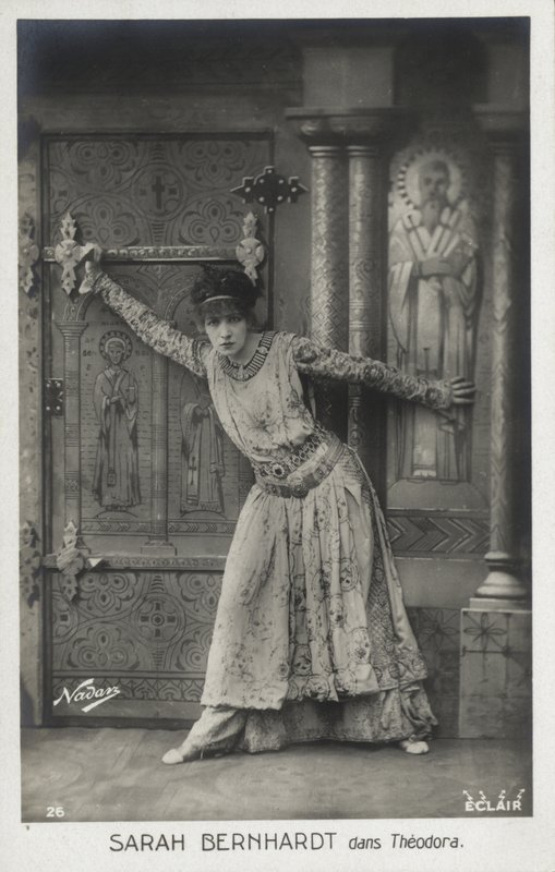 Sarah Bernhardt hos keiserinne Theodora av French Photographer
