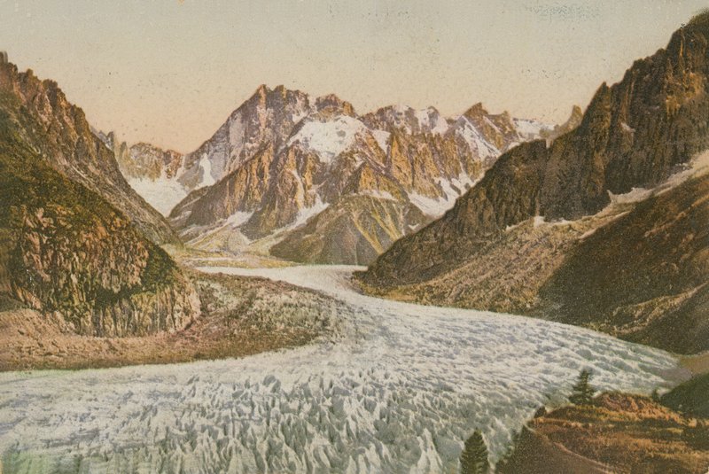 Vakker utsikt over fjell og isbre. Postkort sendt i 1913. av French Photographer